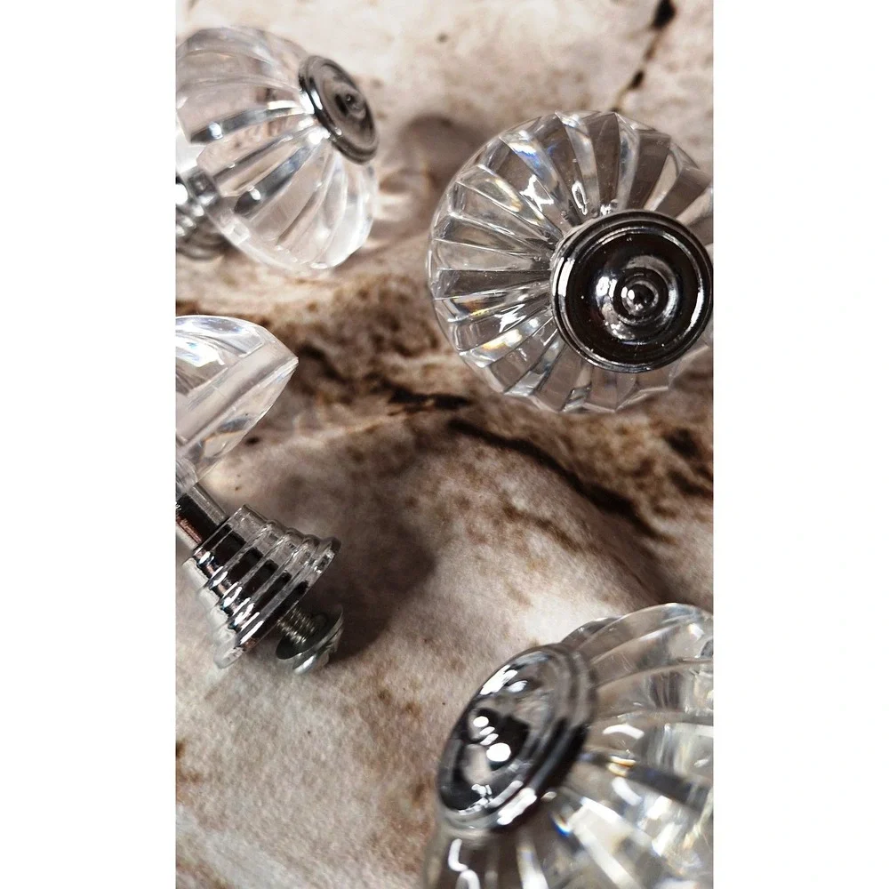 5 Vintage Clear Victorian style KNOBs for Door or Drawer‎ or Cabinet Pull